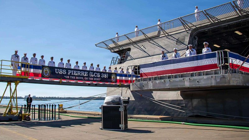 Ввод в строй корабля прибрежной зоны "Пирр", США